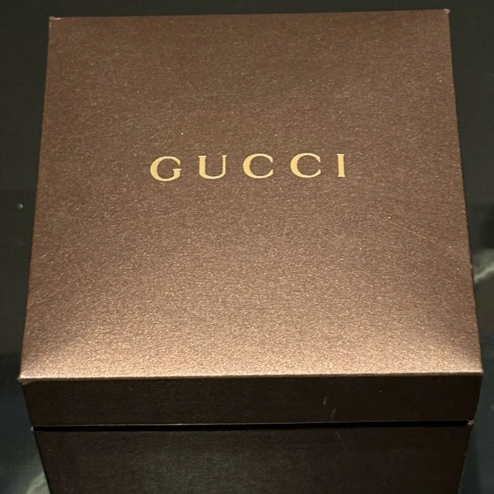 Gucci Silver Women's Watch with Silver Dial - Picture 5 of 8